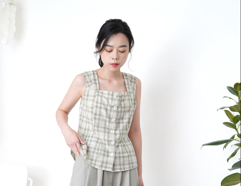 Green checked vest in peplum hem