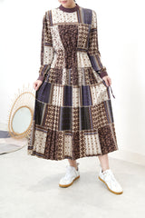 Stand collar pleats dress in paisley prints