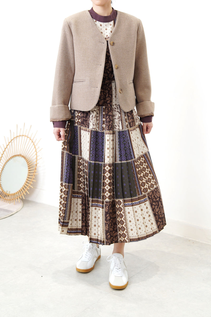 Stand collar pleats dress in paisley prints