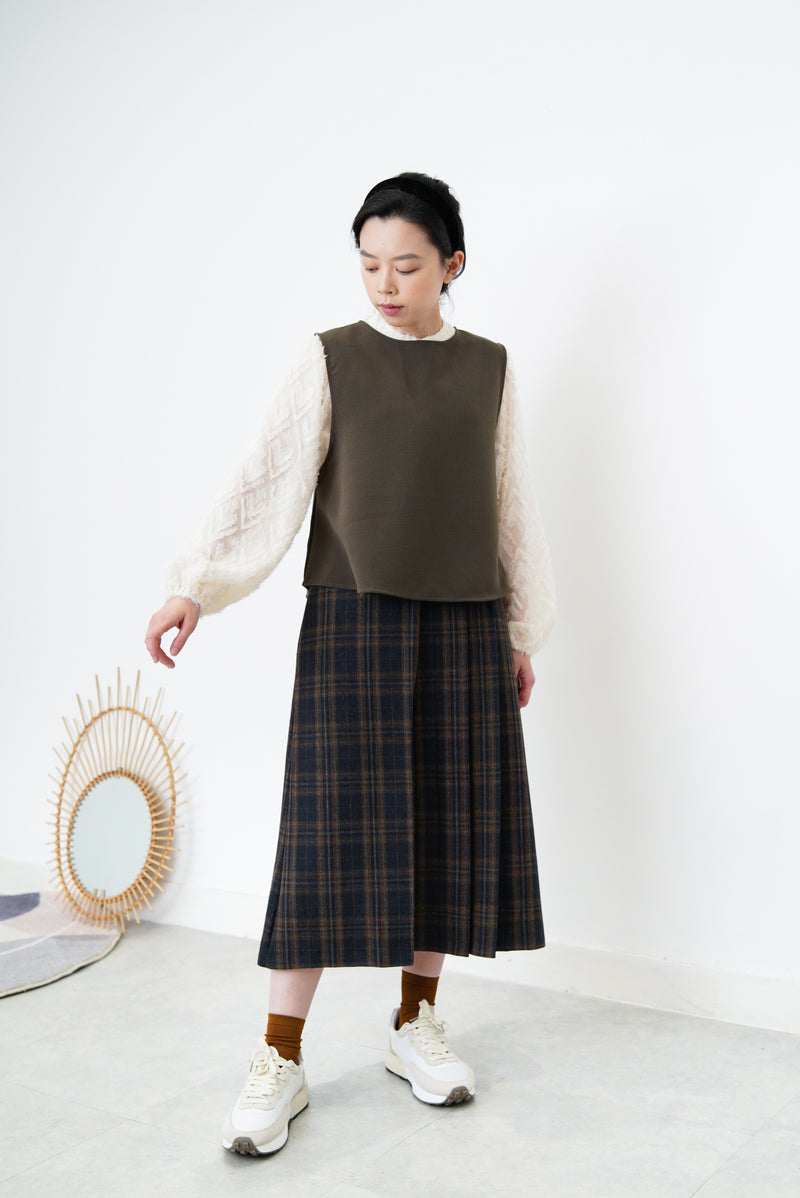 Wool checked skirt in pleats