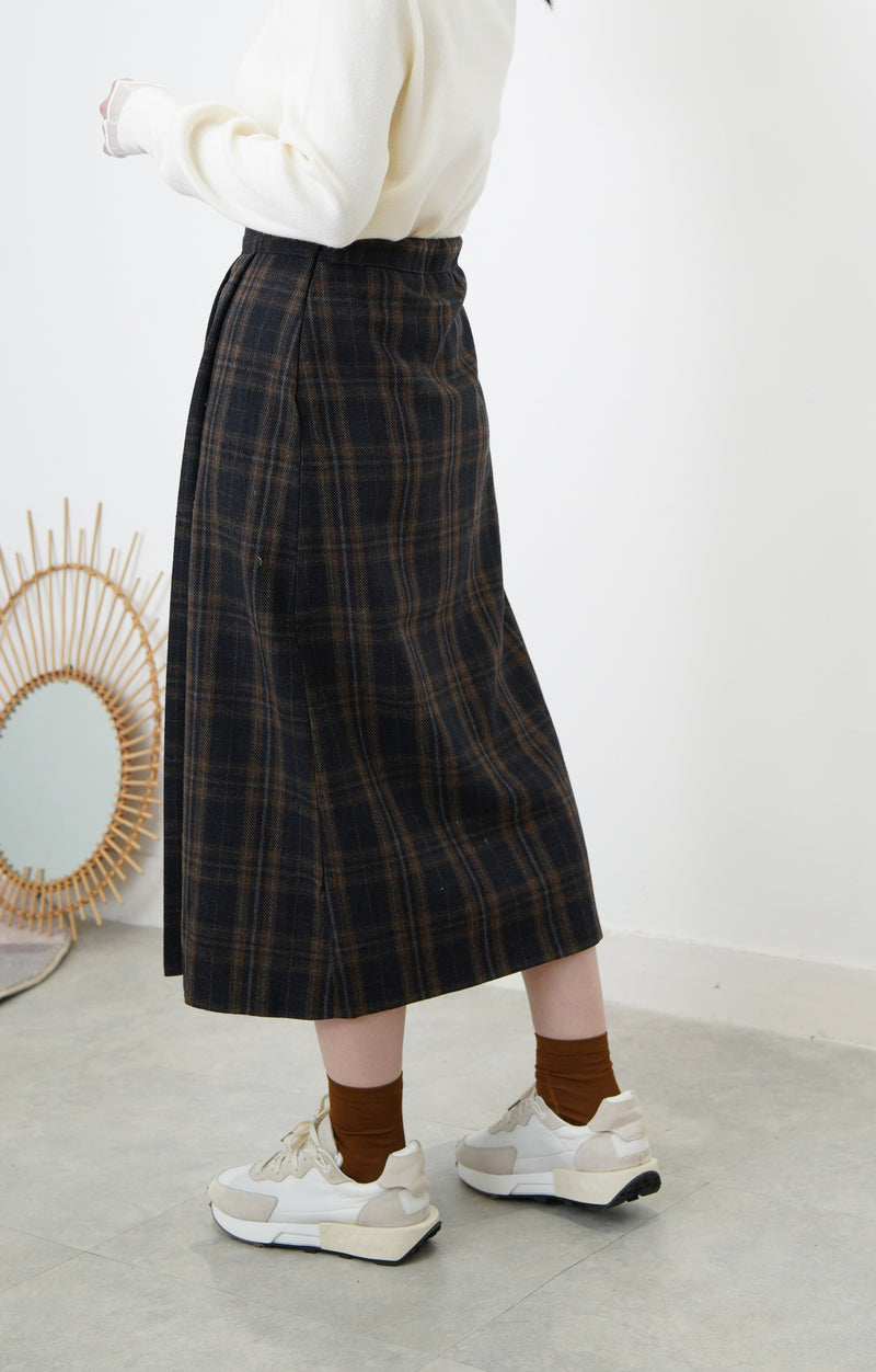 Wool checked skirt in pleats