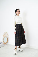 Wool checked skirt in pleats