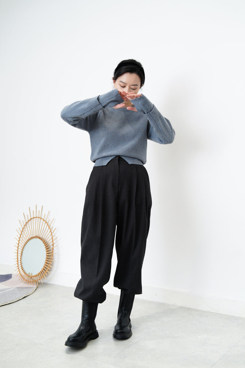 Grey blue split wool sweater w/ gloves layer