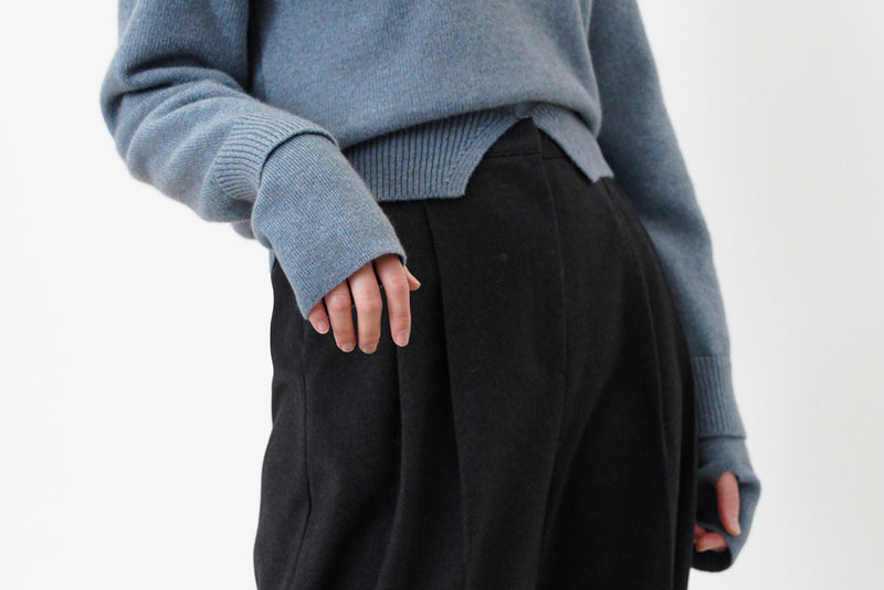 Grey blue split wool sweater w/ gloves layer