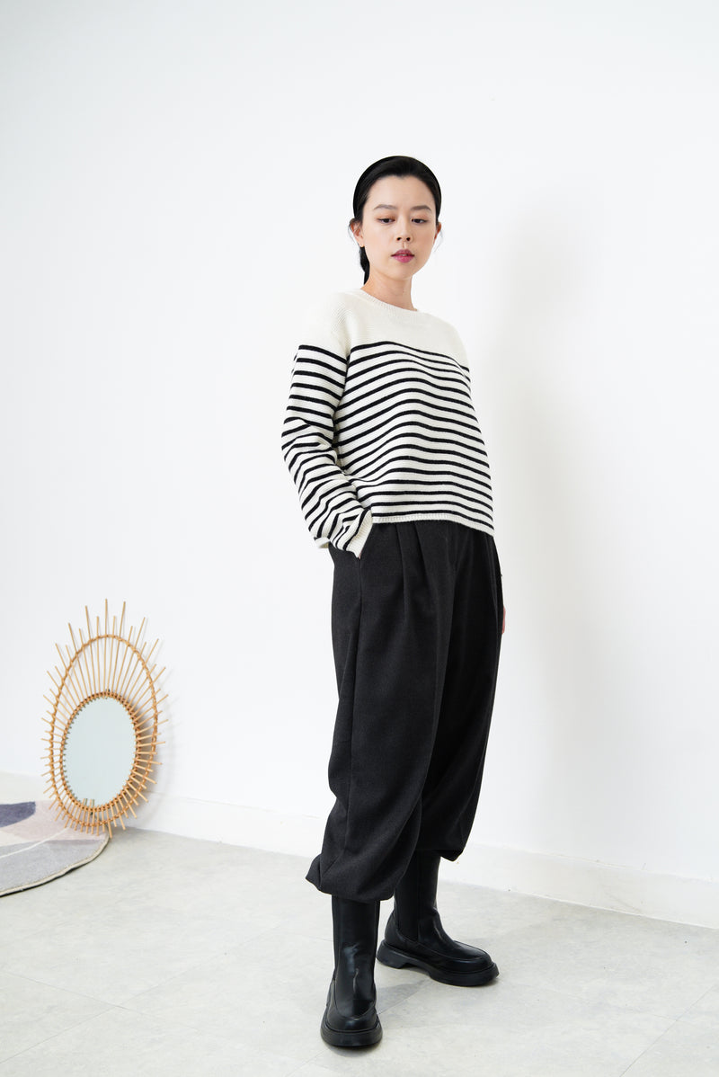 B/W knit sweater w/ detail back