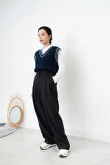 Navy v neck vest w/ contrast outline