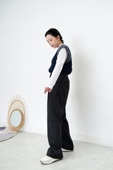 Navy v neck vest w/ contrast outline