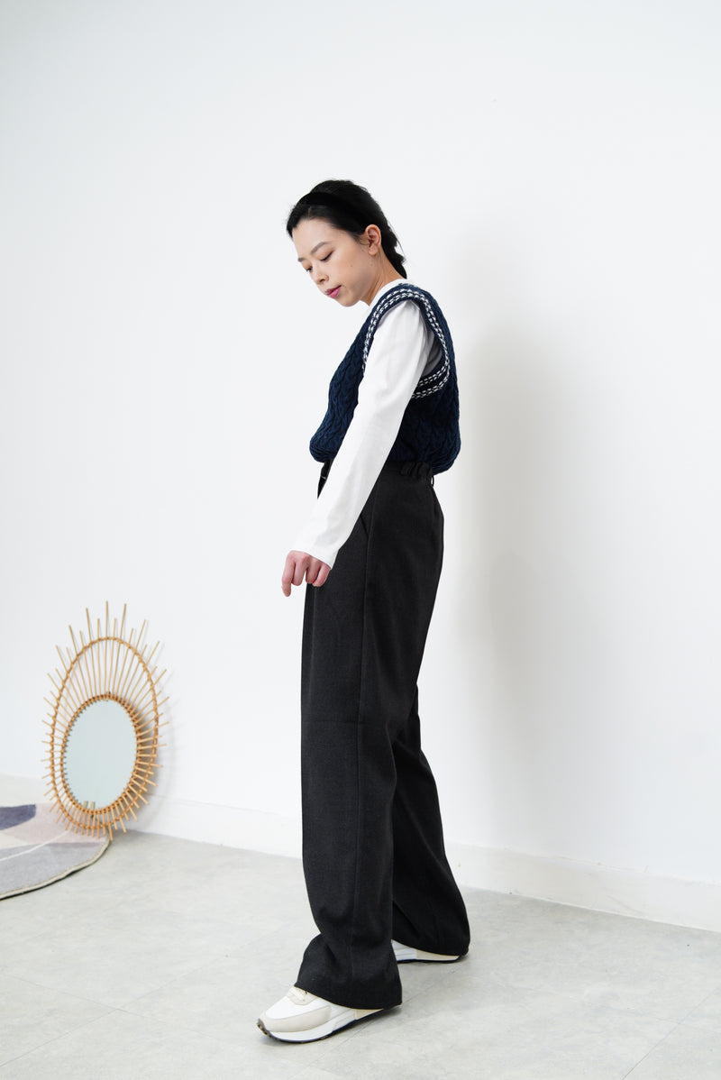 Navy v neck vest w/ contrast outline