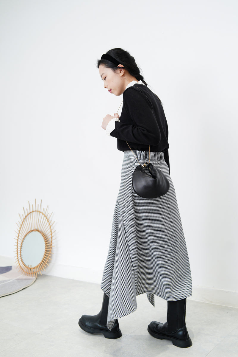 Black knit top w/ contrast pleats fringe