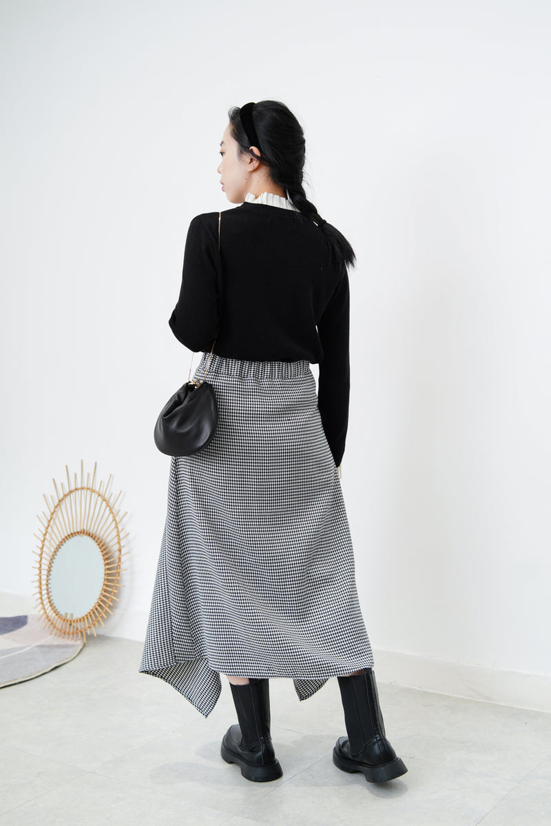 Black knit top w/ contrast pleats fringe