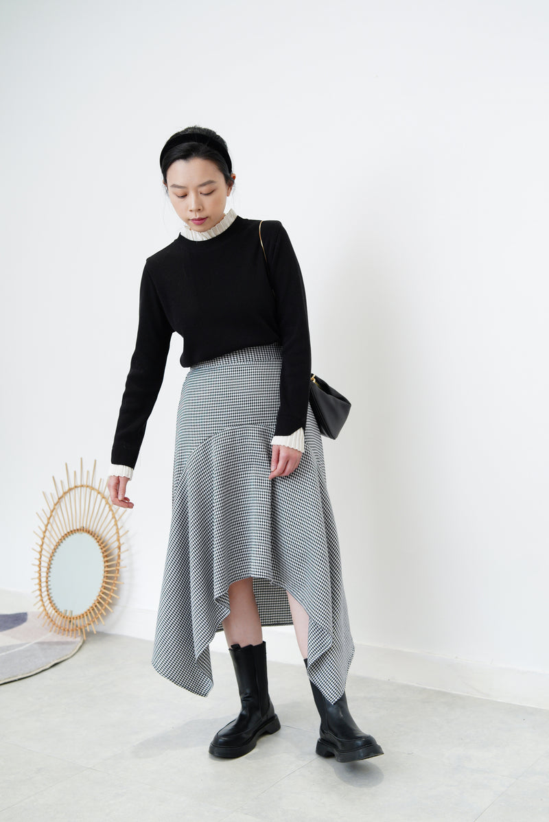 Black knit top w/ contrast pleats fringe
