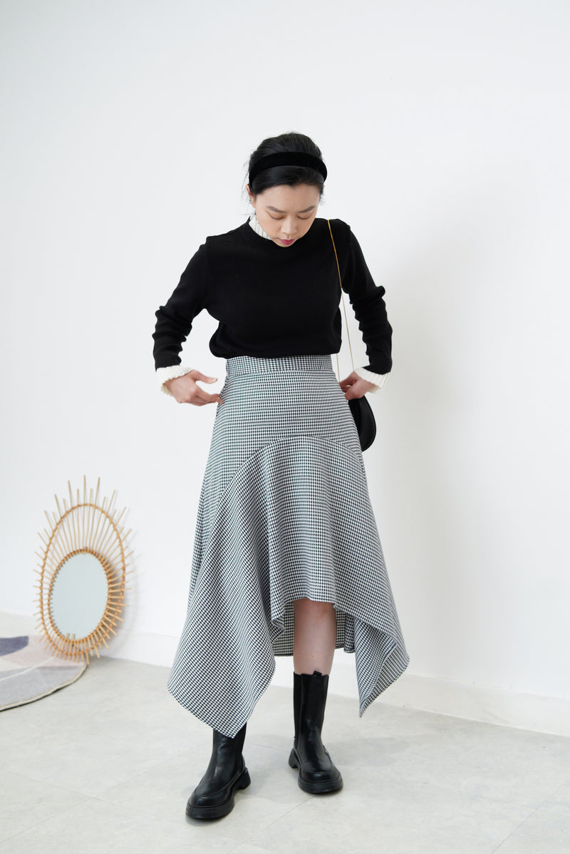 Black knit top w/ contrast pleats fringe
