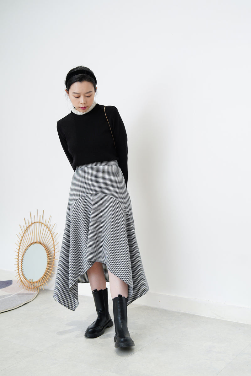 Black knit top w/ contrast pleats fringe
