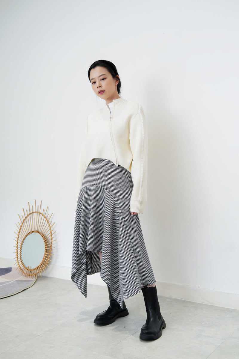 White knit crop jacket in fringe trimmed