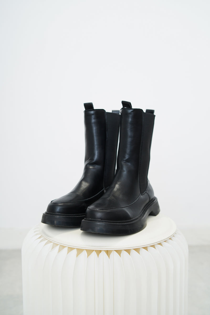 Black pull up boots