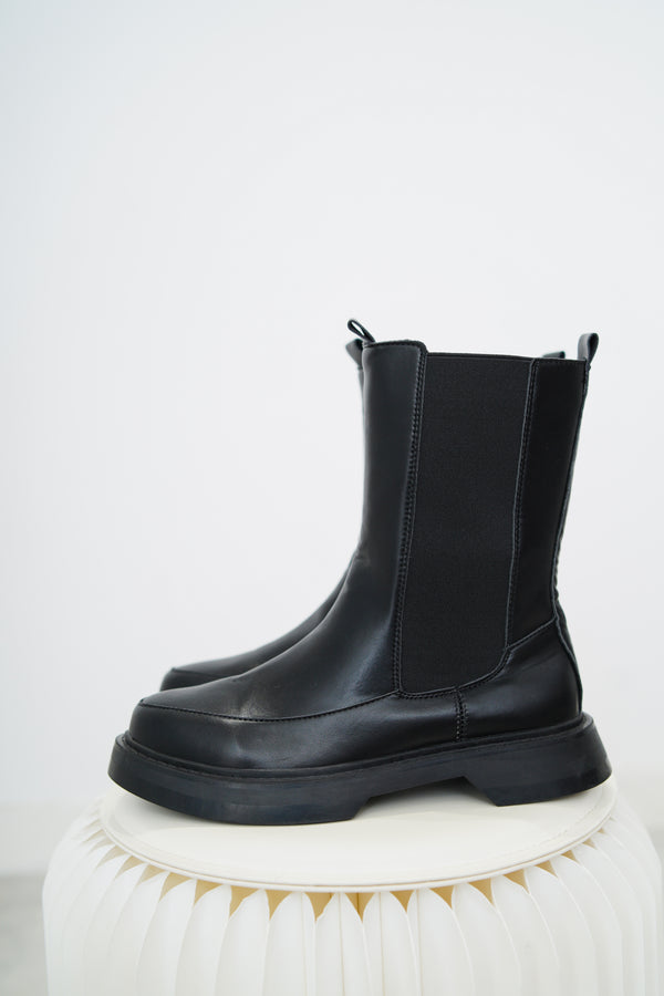 Black pull up boots