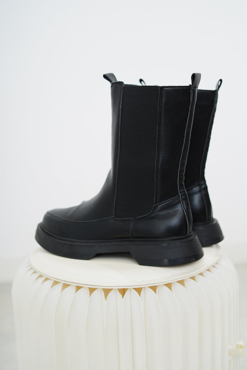 Black pull up boots