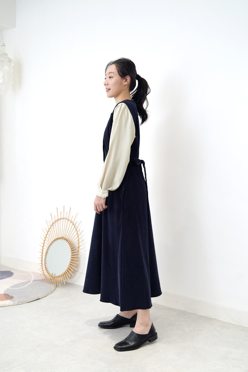 Black fine shape flats in square toe