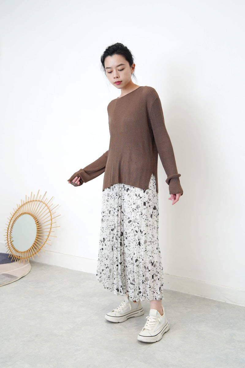 White terrazzo pattern skirt in pleats