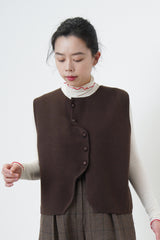 Brown vest in asymmetric buttons