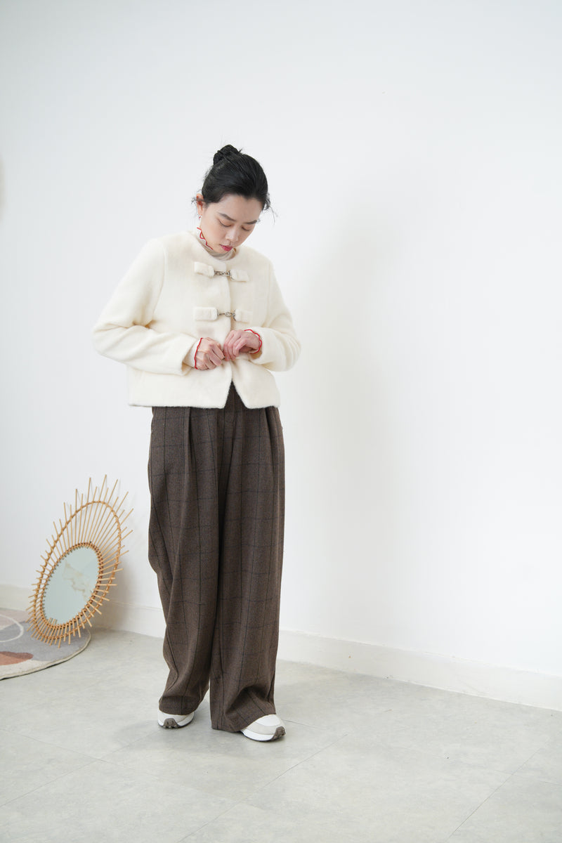 White texture jacket w/ buckles