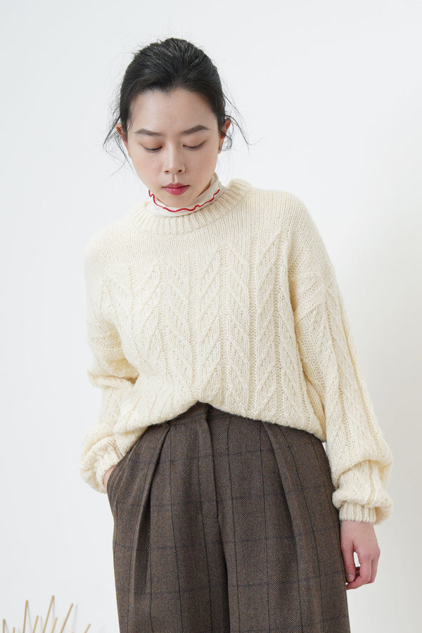 Ivory pattern sweater in balloon sleeves