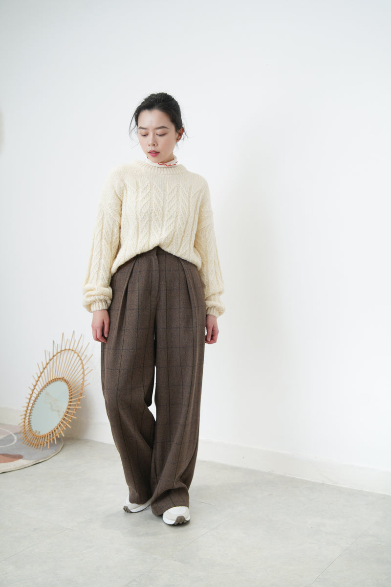 Ivory pattern sweater in balloon sleeves