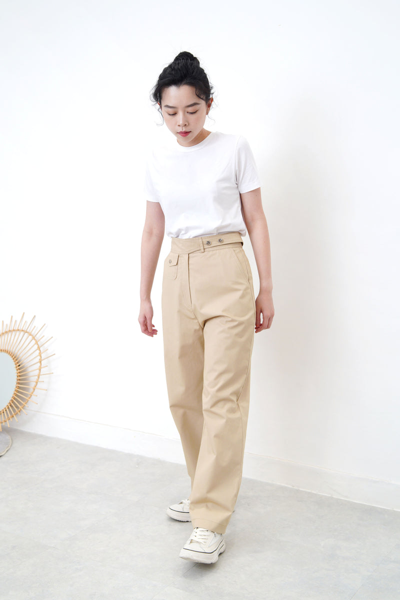 White basic tee top