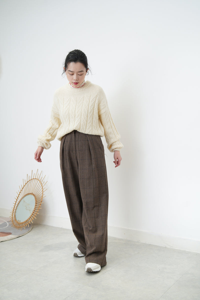 Ivory pattern sweater in balloon sleeves