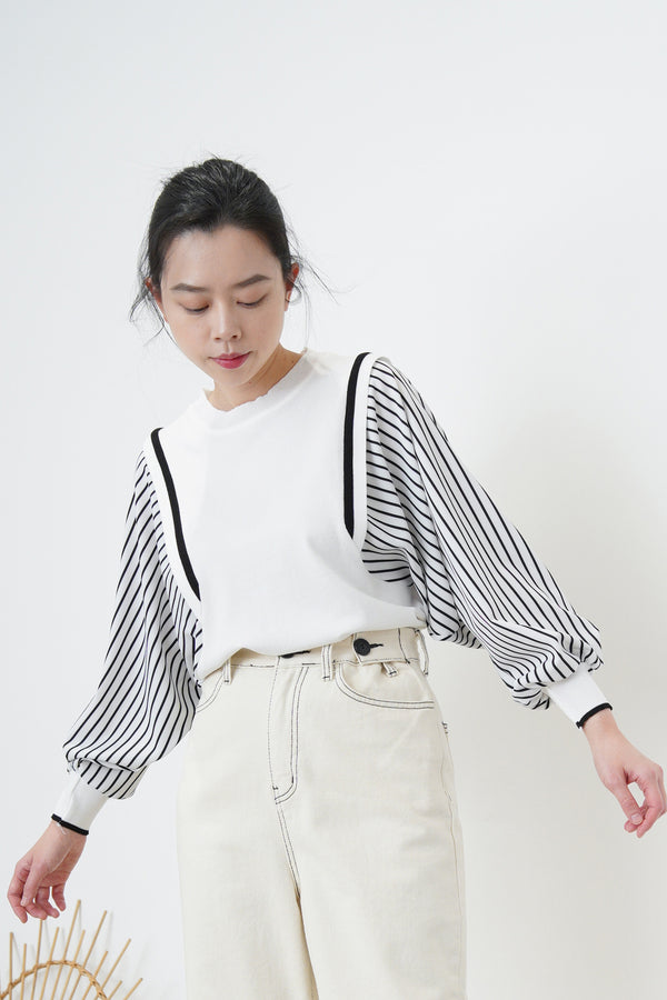 B/W blouse in stipes balloon sleeves