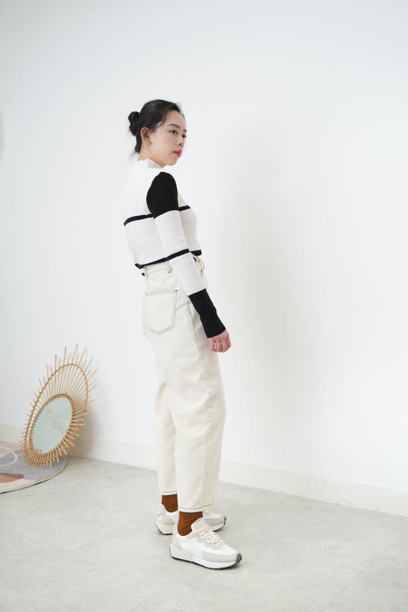B/W contrast knit top