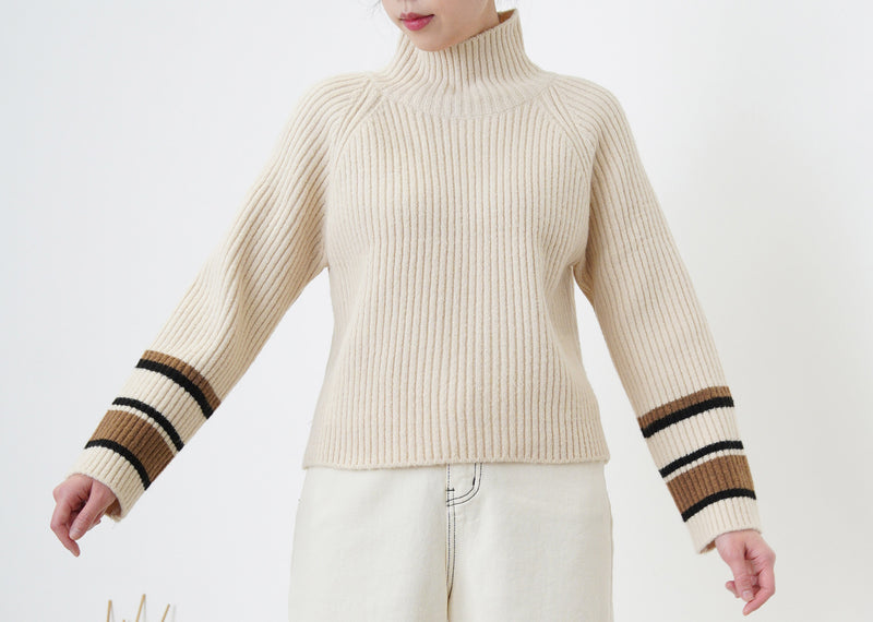 Ivory sweater w/ contrast sleeves color