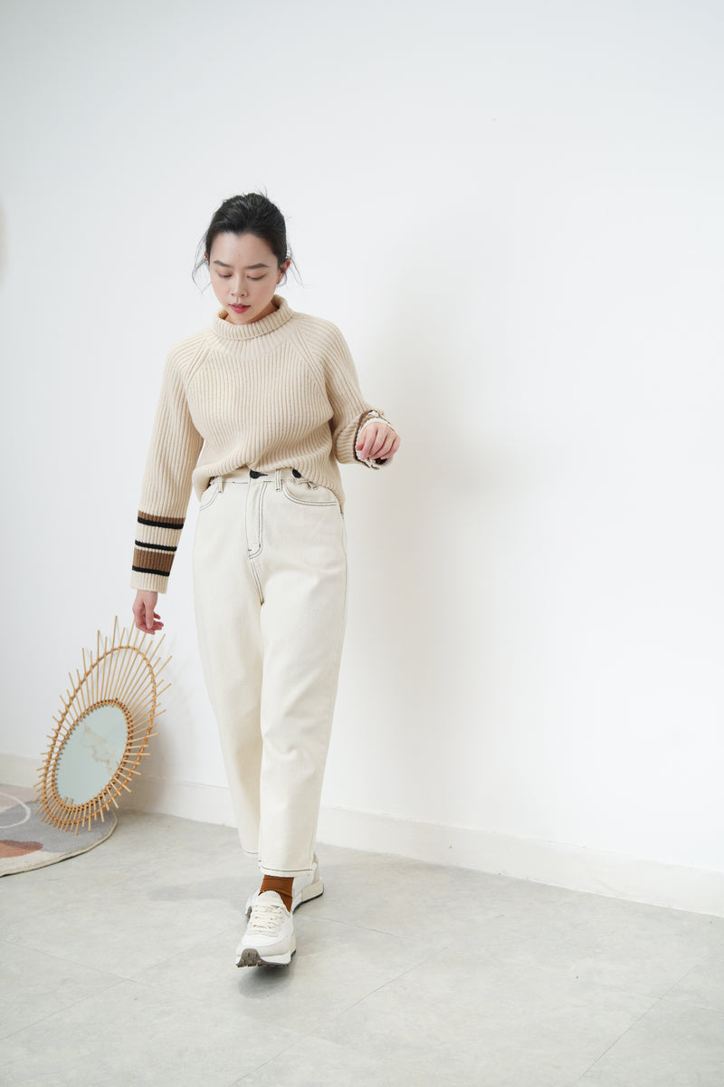 Ivory sweater w/ contrast sleeves color