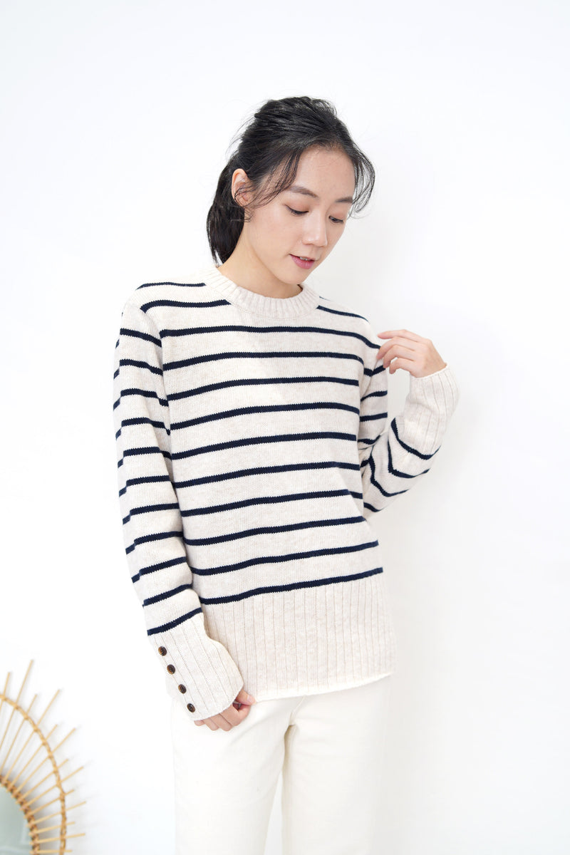 Stripe pattern sweater w/ buttons sleeves