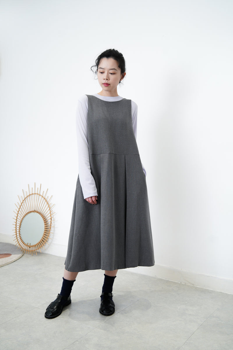 Grey  pleats dress w/ ribbon back