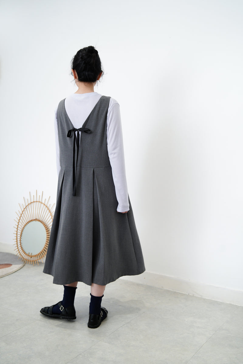 Grey  pleats dress w/ ribbon back