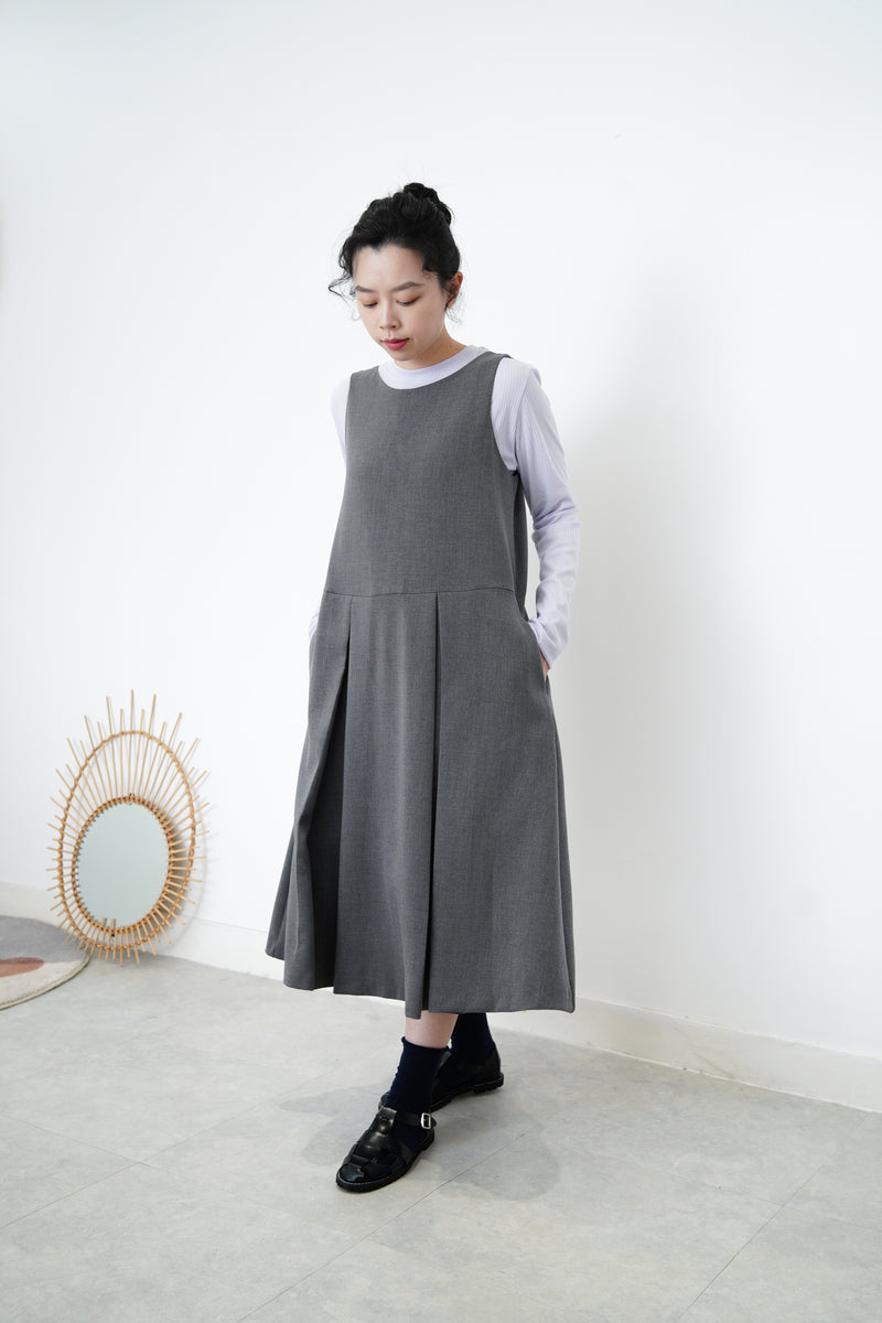 Grey  pleats dress w/ ribbon back