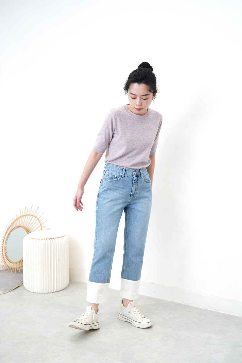 Straight cut jeans in contrast hem