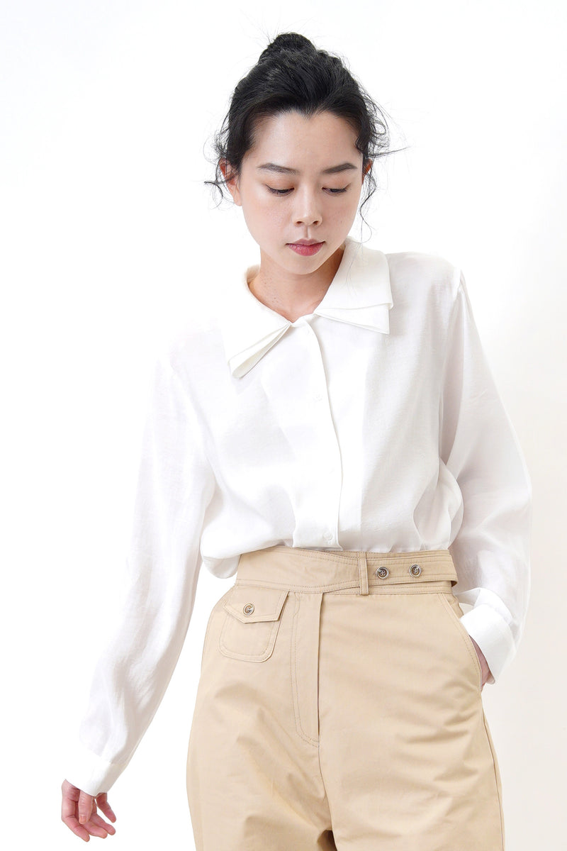 White shirt in layer ribbon collar