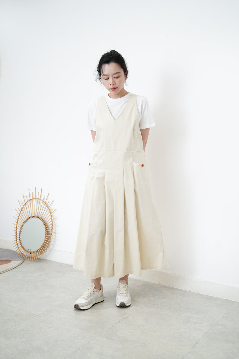 White basic tee