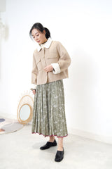 Khaki pleats skirt in floral print pattern