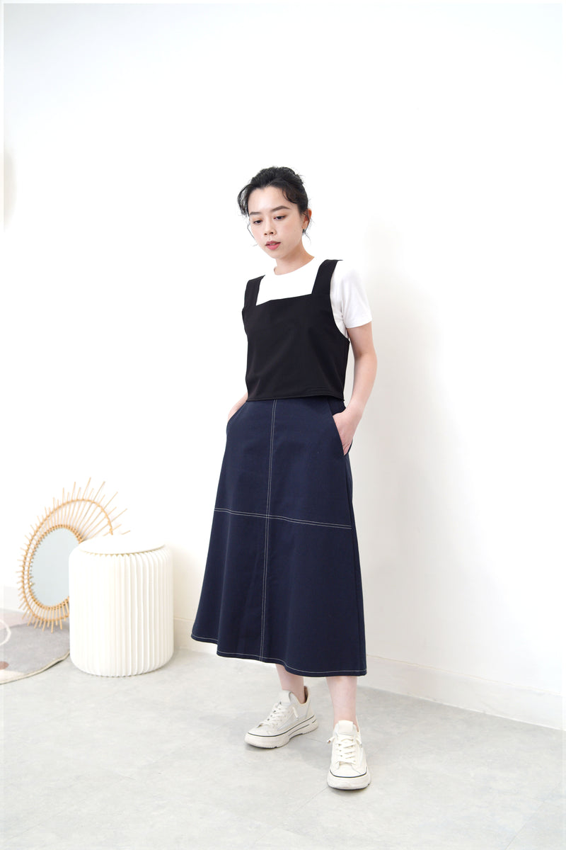 Black square neck vest in strings details back