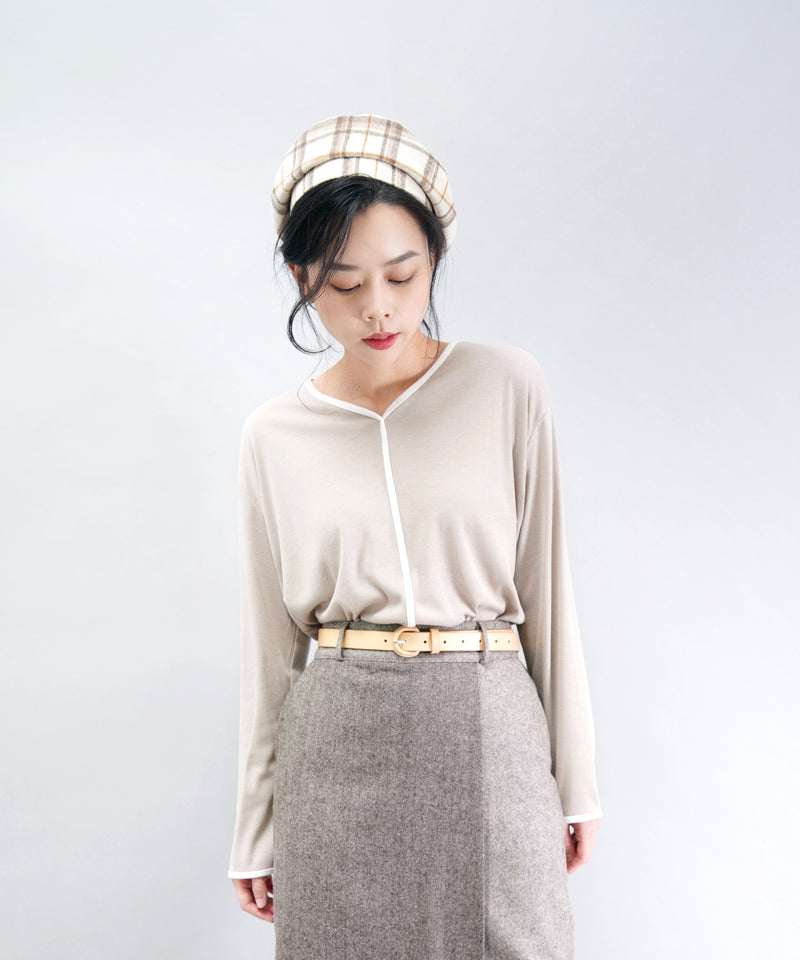Ivory checked beret w/ buckle