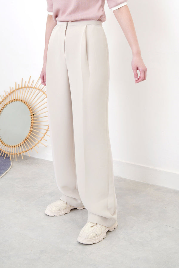 Nude straight cut trousers in thin waist