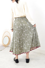 Khaki pleats skirt in floral print pattern