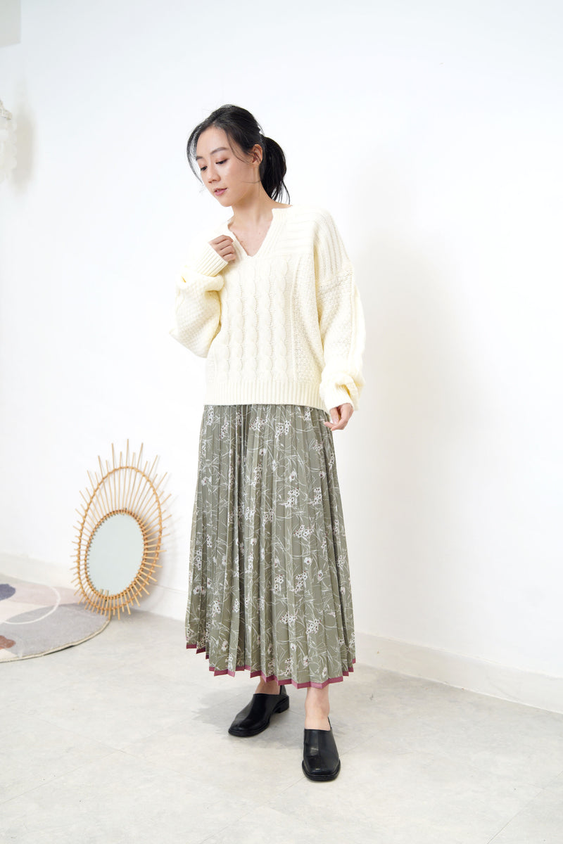 Ivory v neck sweater in twist pattern