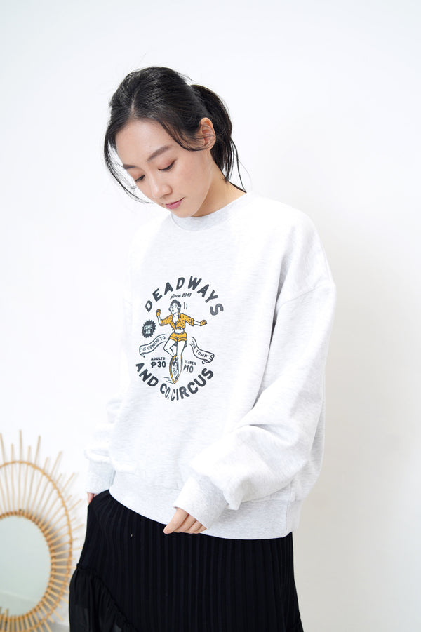 Grey pullover in vintage circus graphics