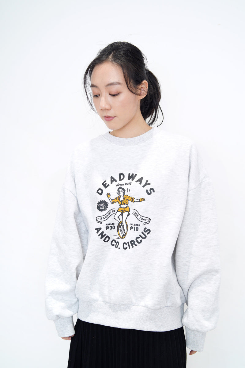Grey pullover in vintage circus graphics