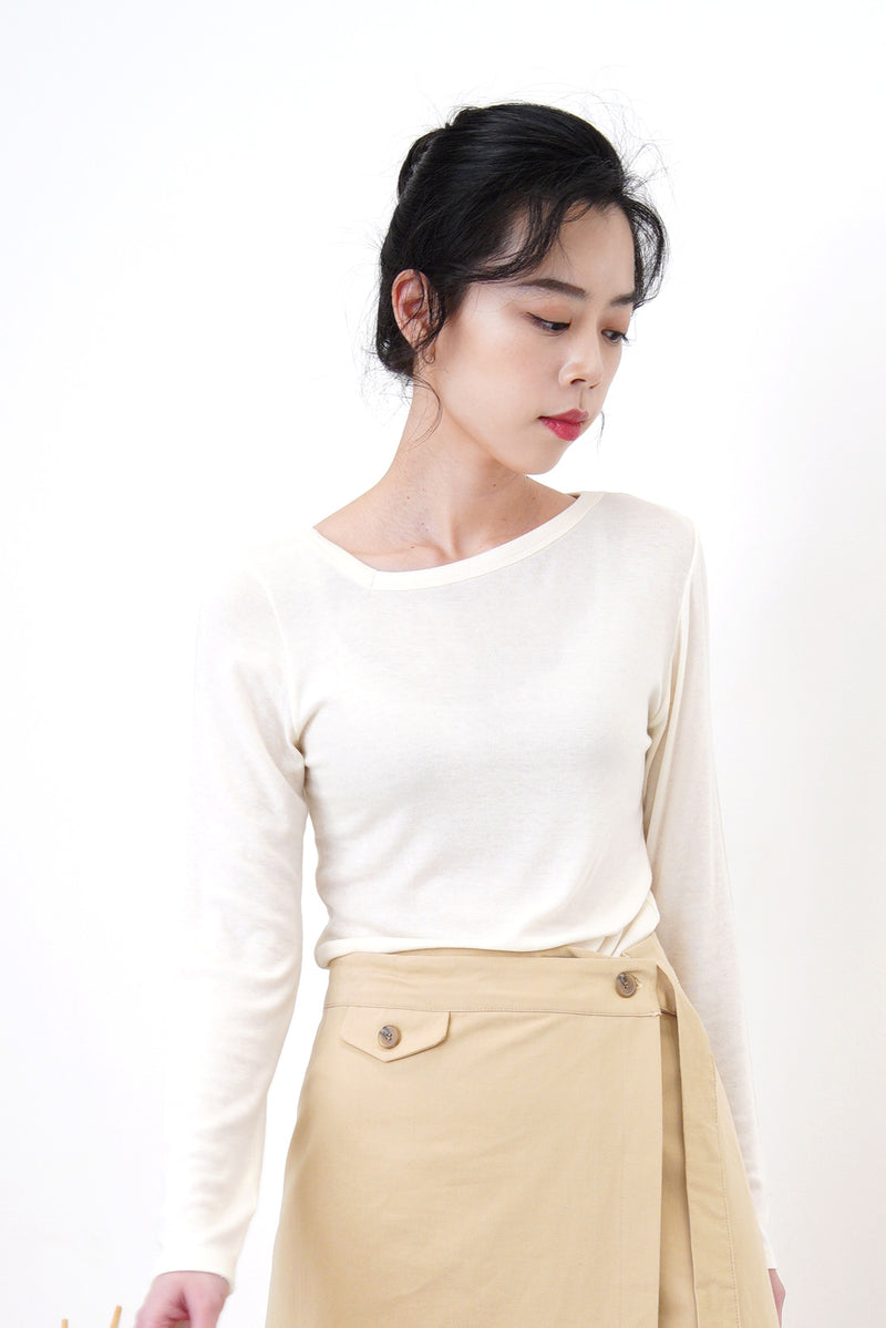 White cotton top in asymmetric collar