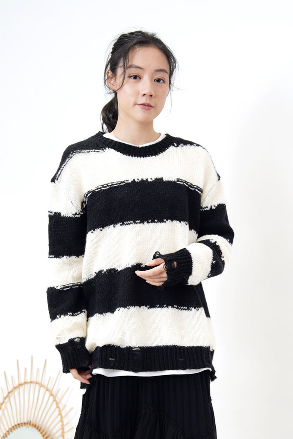Black stripes oversize sweater in ripped details